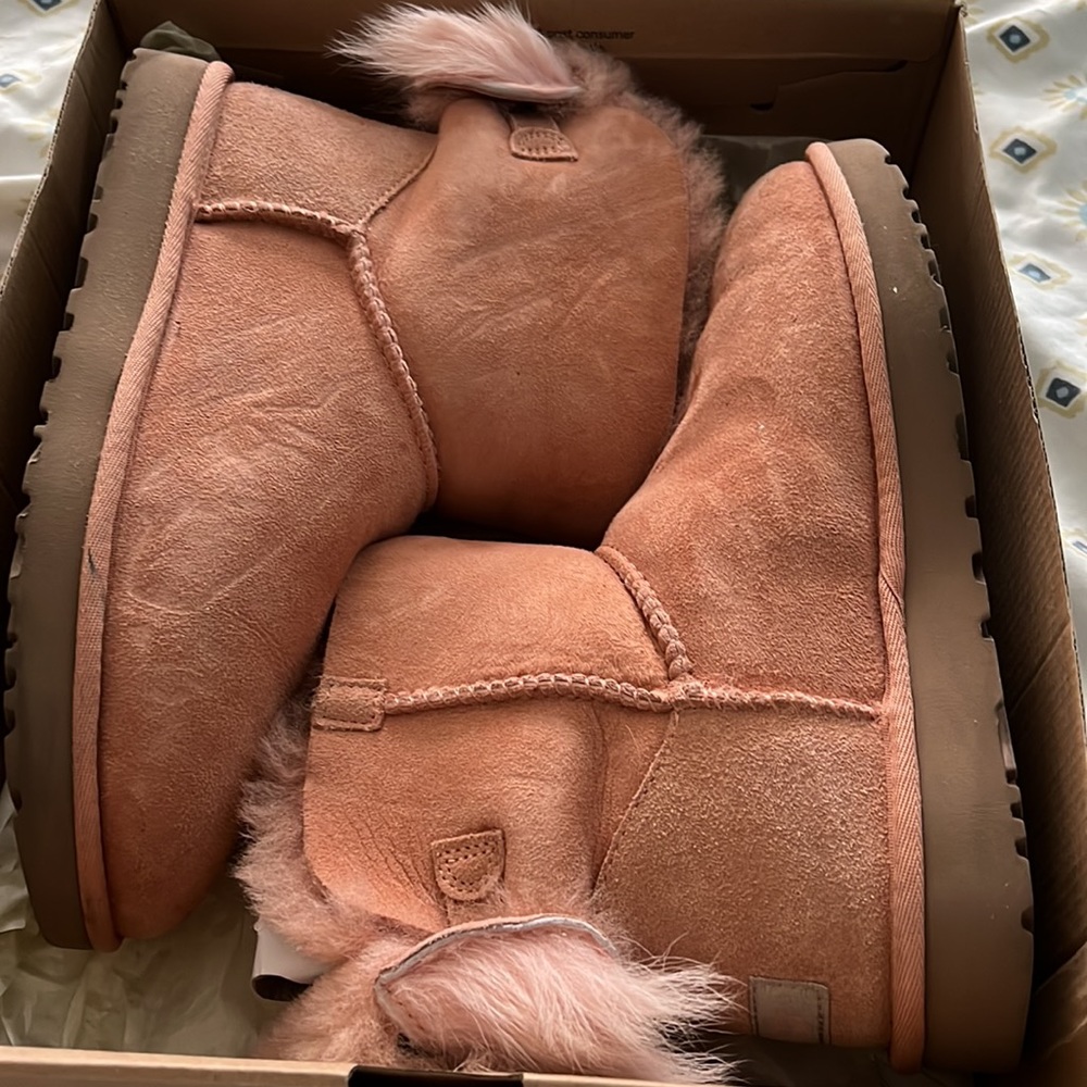 Pink UGG mini with bow - Picture 2 of 9